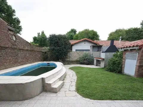 VENTA CASA/ PH 7 AMBIENTES C/ JARDIN, PILETA Y COCHERA A REFACCIONAR EN OLIVOS
