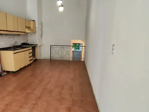 3 amb luminoso, con amplio living comedor en PB