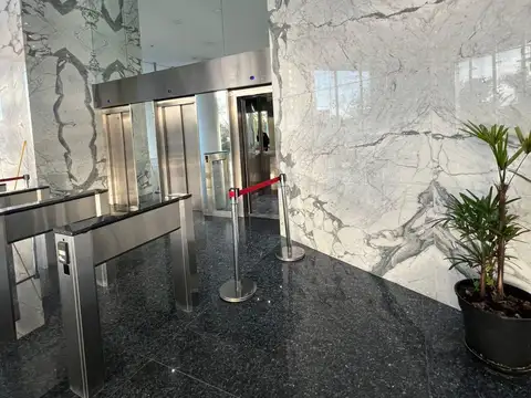 Oficina en Alquiler con 4 cocheras