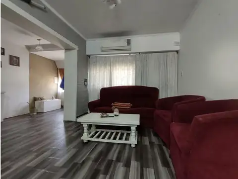Casa 5 ambientes con 2 baños