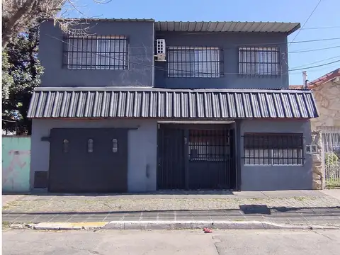 AMPLIA CASA 4 DORMITORIOS - EXCELENTE UBICACIÓN