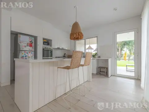 CASA VENTA AL RIO. NOROESTE. YA ESCRITURADA.