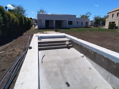 Casa en Venta con 4 cocheras