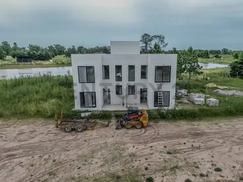 Venta de 2 macrolotes y 2 casas de 4 ambientes