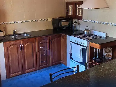 Casa 6 ambientes con 1 baño