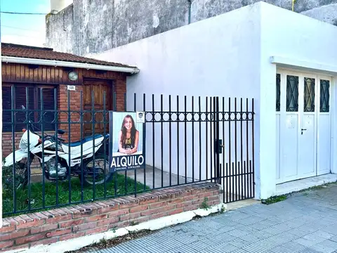 En VENTA/  Casa  + Departamento  en  Espora 420 Punta Alta 100