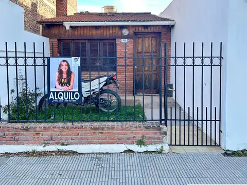Casa en alquiler c/ cochera en Punta Alta