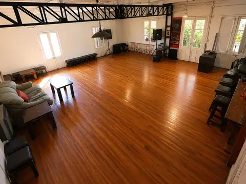 Casa 6 ambientes con 2 baños