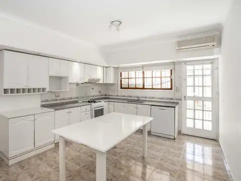 Alquiler Triplex con cochera en Ramos Mejia