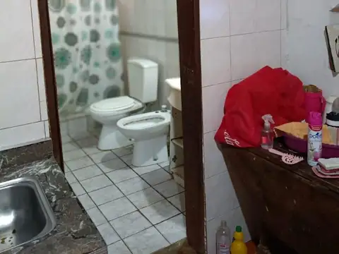 Sobre asfalto, a 5 cuadras de panamericana