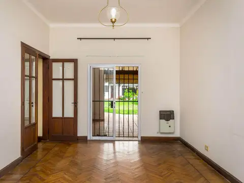 Casa 11 ambientes con 4 baños
