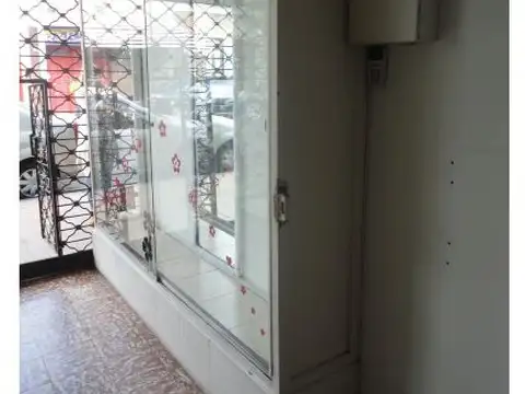Local a la calle en Mercado Vélez Sarsfield. Sin comisión. OPORTUNIDAD.