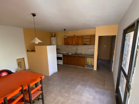 Casa 4 ambientes con 1 baño