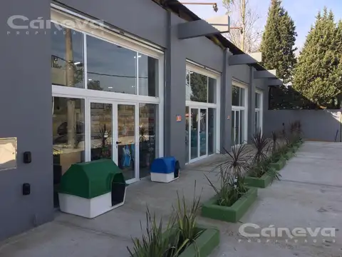 2 locales comerciales sobre colectora ruta 8, km 61,200