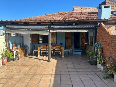 Depto Tipo Casa 4 ambientes con 2 baños