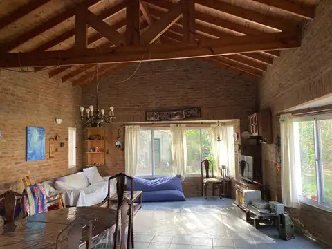 Casa con terreno de 2200 mts2 en la mejor zona del Cazador.