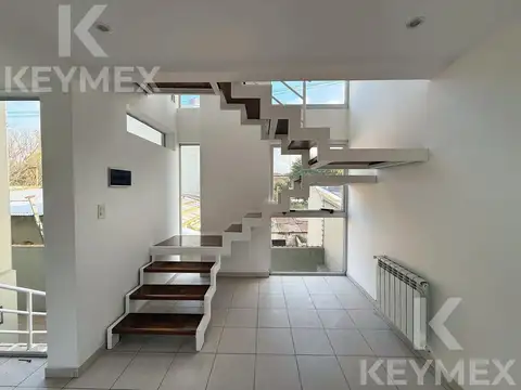 Depto Tipo Casa en Venta con 1 cocheras