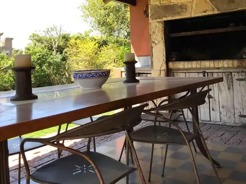 Casa 6 ambientes con 3 baños