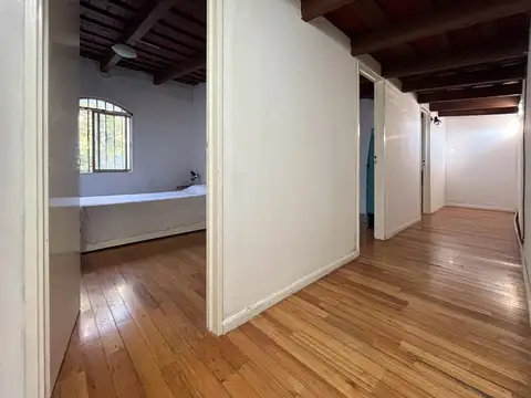 Casa 10 ambientes con 2 baños