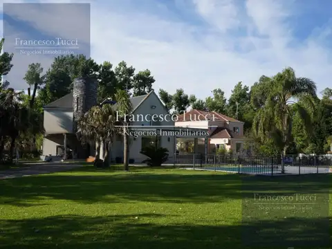 Casa en venta 6 ambientes con pileta y vista al golf Country La Tradición