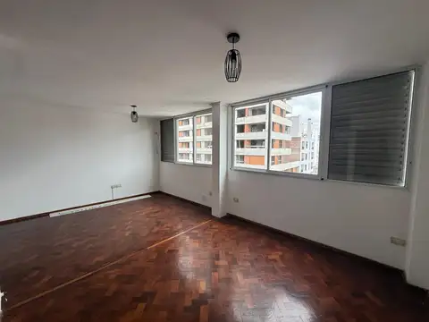 Departamento de 2 dormitorios con cochera! Barrio Martin