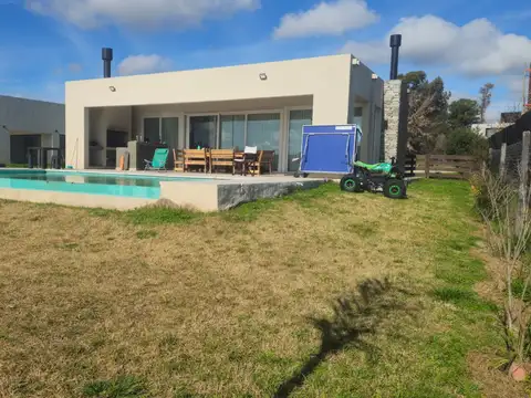 Casa en Alquiler con 1 cochera