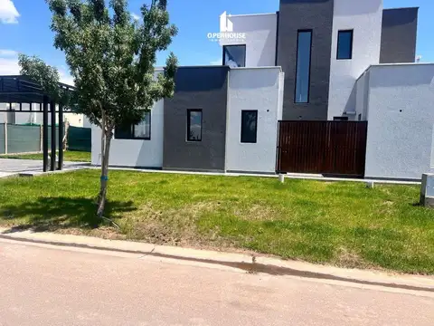 OPENHOUSE inmobiliaria Vende hermosa Casa a Estrenar en el barrio privado Ciro de Vieytes