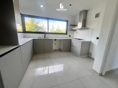 OPENHOUSE inmobiliaria Vende hermosa Casa a Estrenar en el barrio privado Ciro de Vieytes