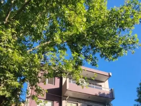 DEPARTAMENTO 2 AMBIENTES  CON COCHERA