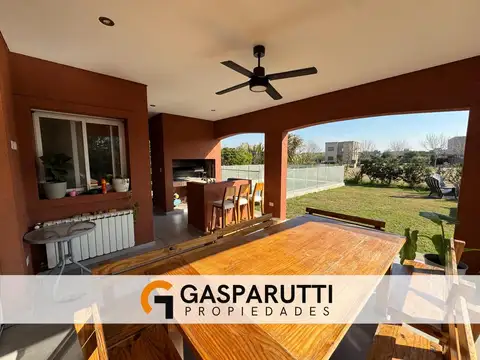 Casa en Venta con 4 cocheras