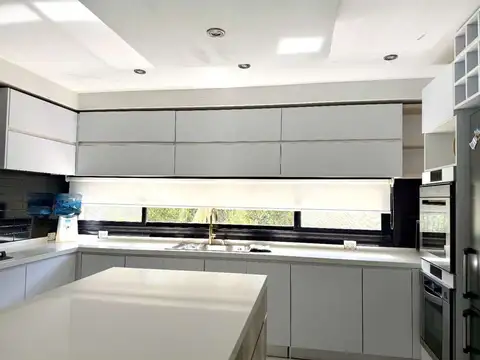 VENTA CASA 8 AMBIENTES LAGOS DE SAN ELISEO