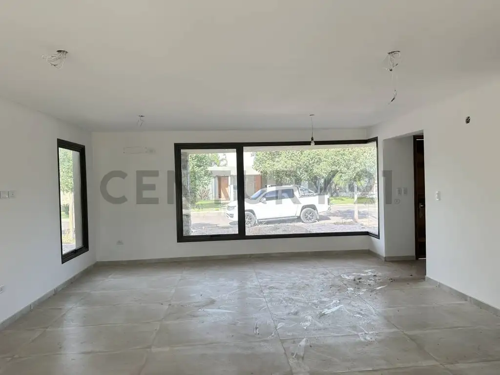 Casa - 465  m² Cubierta | 3 dormitorios | A Estrenar | 3 baños | 5 ambientes | 2 cocheras