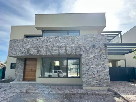 Severo del Castillo 1500, Piso 0