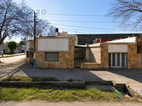 Dean Funes y Av. Provincias Unidas