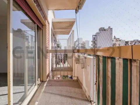 VENTA DEPTO 4 AMB. CON BALCON Y COCHERA-FLORES