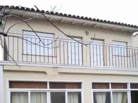 Casa en venta - 4 Dormitorios 2 Baños - Cochera - 210Mts2 - Ituzaingó