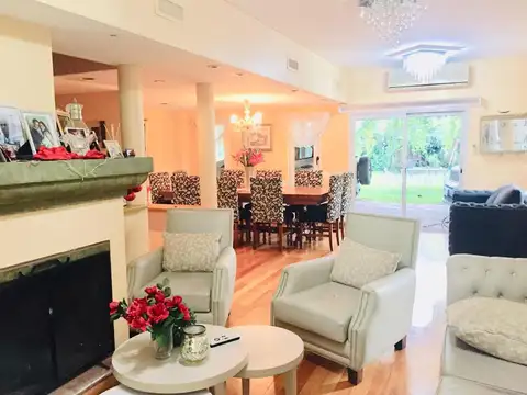 Casa 5 ambientes con 4 baños