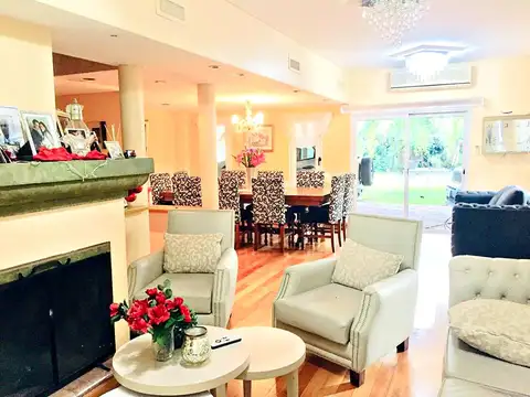 Casa 5 ambientes con 4 baños