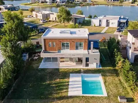 Casa 5 ambientes con 3 baños
