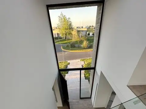 Casa en Alquiler de 4 dormitorios