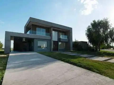 Casa en Alquiler de 4 dormitorios