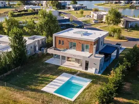 Casa en Alquiler con 2 cocheras
