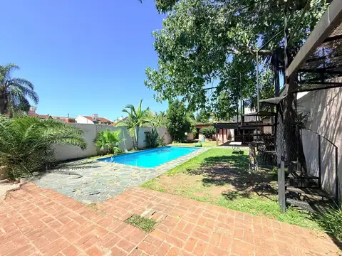 CASA 6 AMB. RAMOS MEJIA - (lote 10X58 Mtrs.)