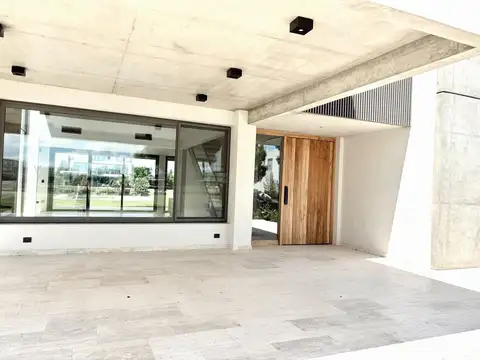 Casa 9 ambientes con 7 baños