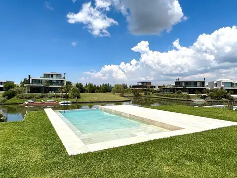 VENTA casa a estrenar en Virazón Nordelta al lago .