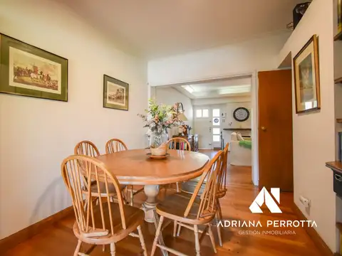 Casa en Venta con 2 cocheras