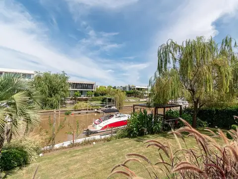 Espectacular casa en venta con amarra en El Yacht Nordelta - Av. de la Riviera 500 - Tigre -