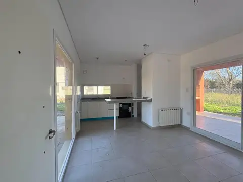 Casa 3 ambientes con 2 baños