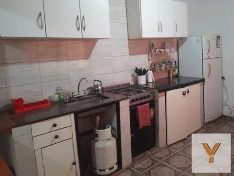 Casa 4 ambientes con 1 baño