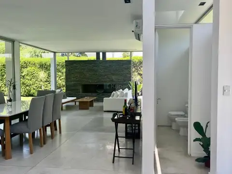 Casa en Venta con 2 cocheras